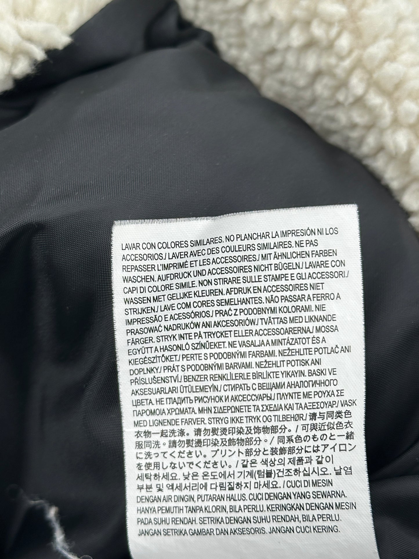 Vans Snow Out Women's Sherpa Full Zip Jacket Vans Snow Out Women's Sherpa Full Zip Jacket